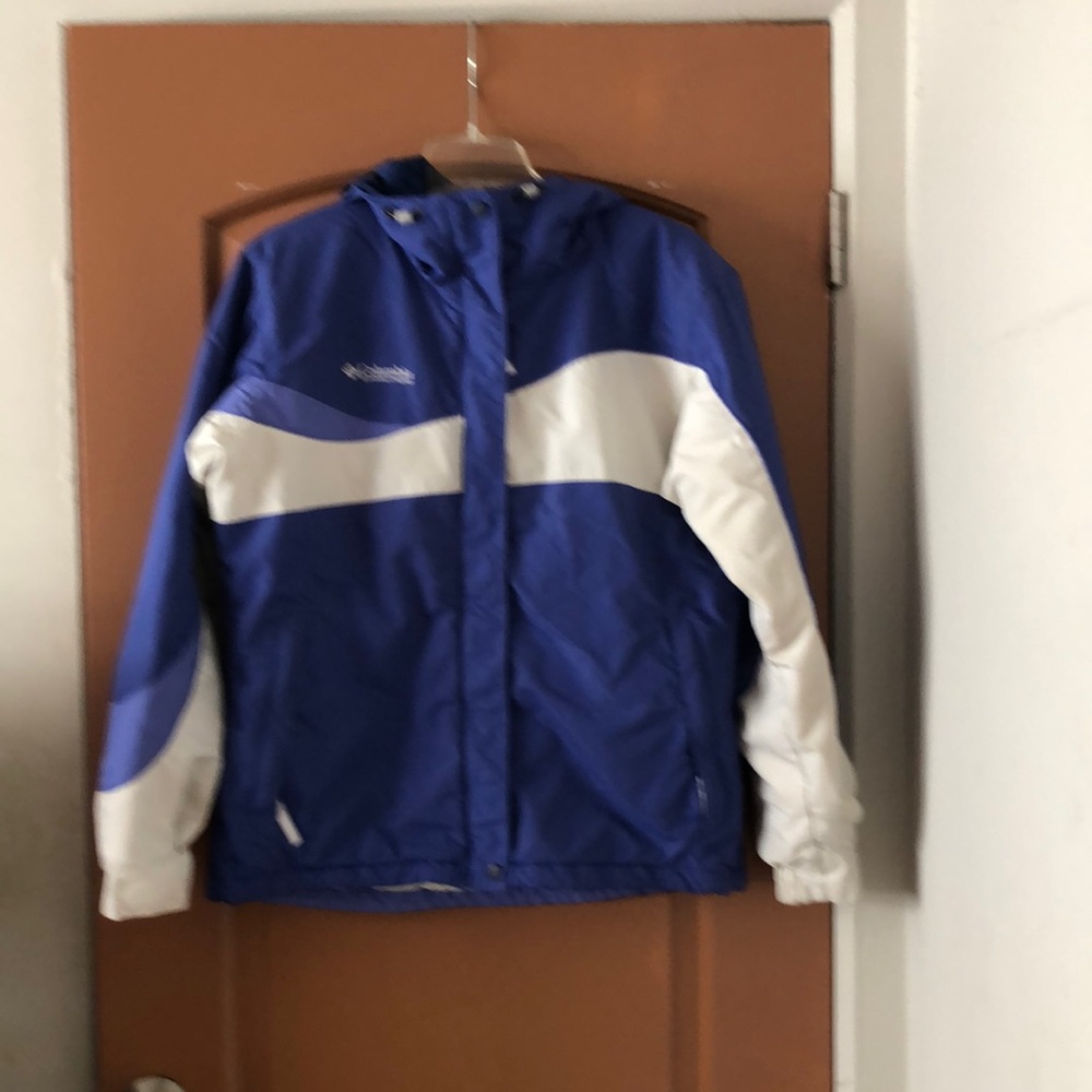 𝅺Columbia Women's Coat sz lge with attached hood some discoloration on sleeves